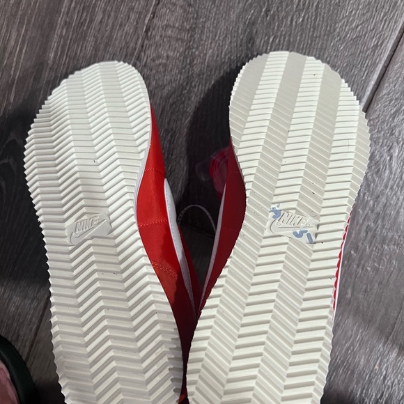 Nike Red and White Low-Top Running Sneakers - Picture 5 of 5